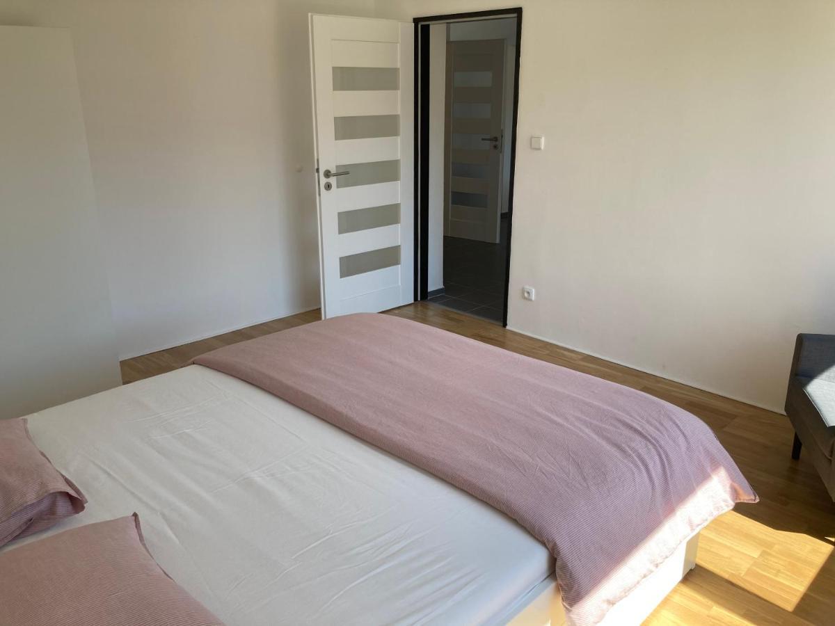 Apartman Maay Хлоховец Екстериор снимка