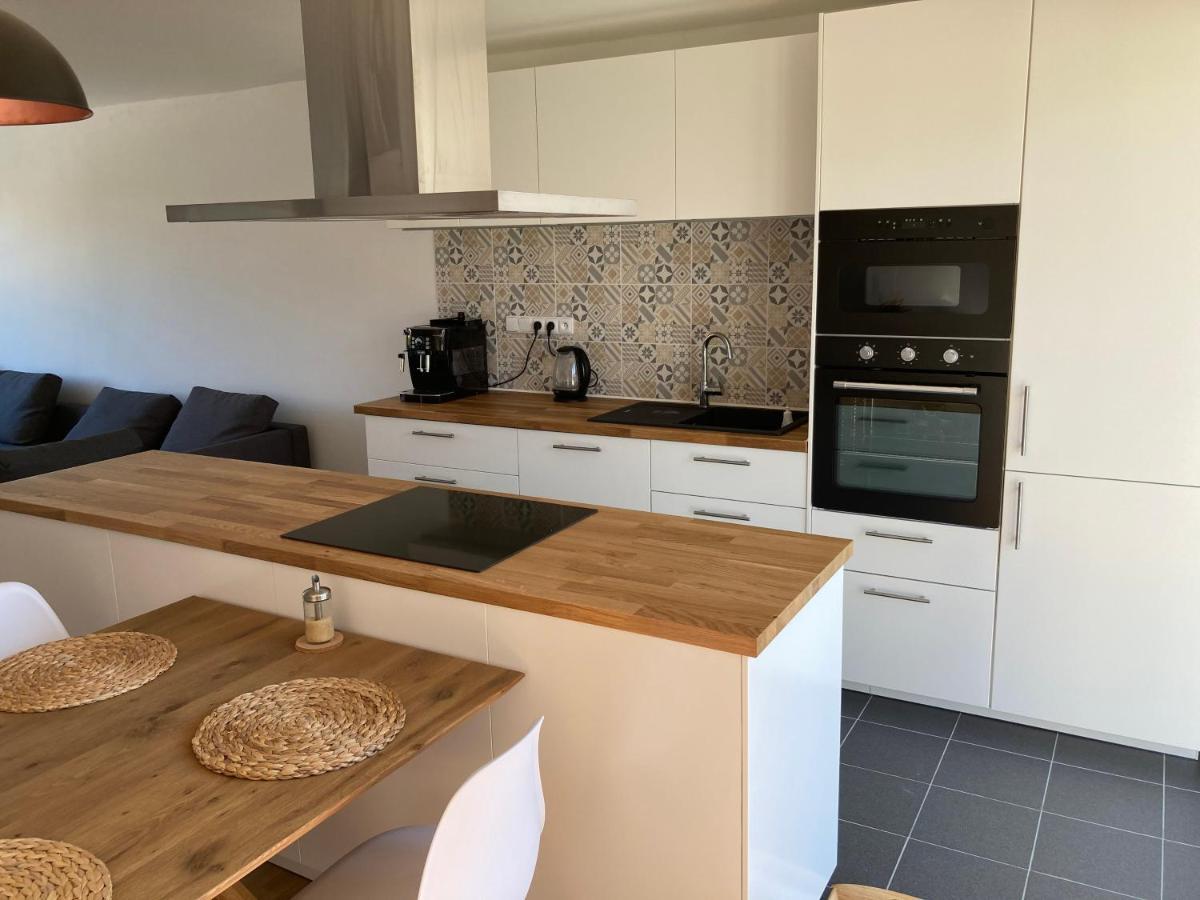 Apartman Maay Хлоховец Екстериор снимка