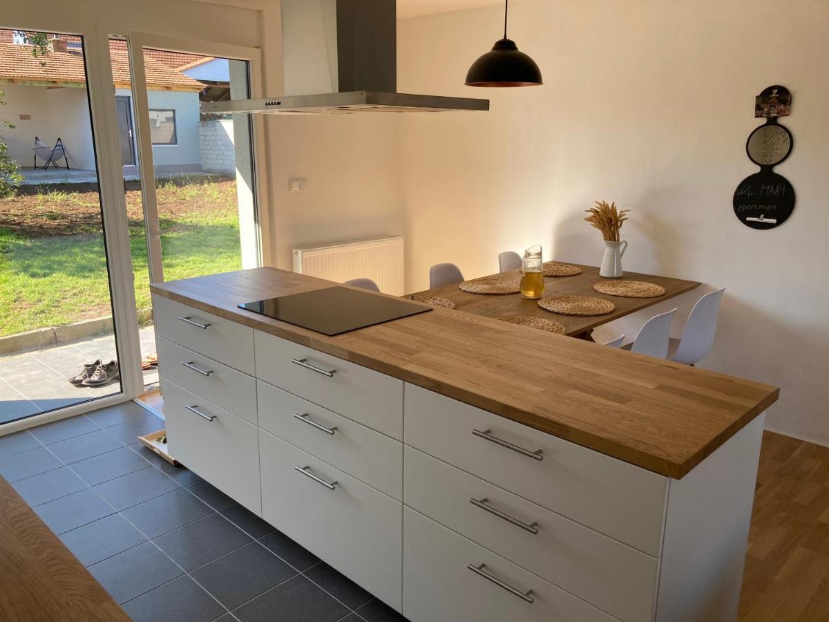Apartman Maay Хлоховец Екстериор снимка