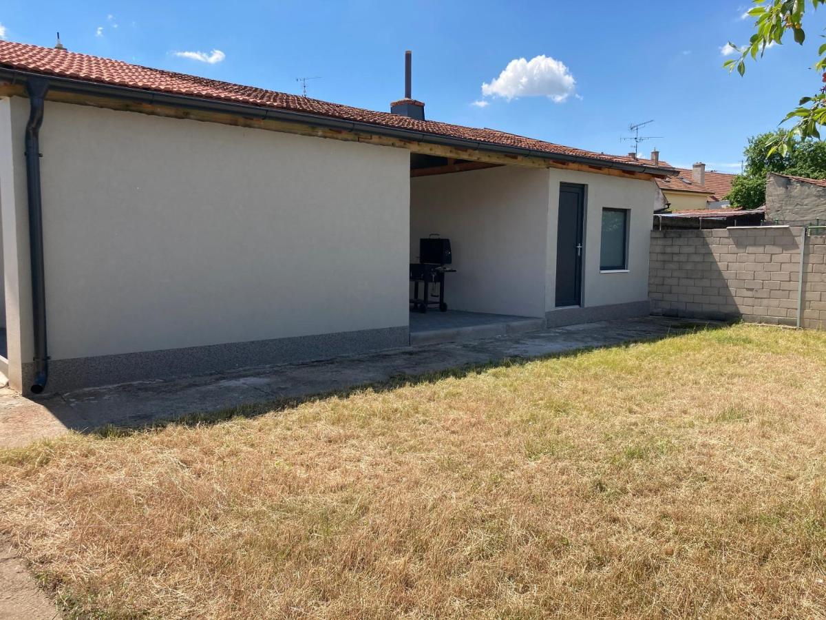 Apartman Maay Хлоховец Екстериор снимка